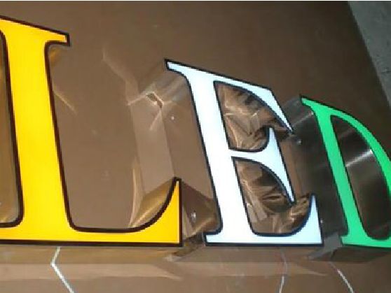 黔江区介绍LED招牌的基础知识。